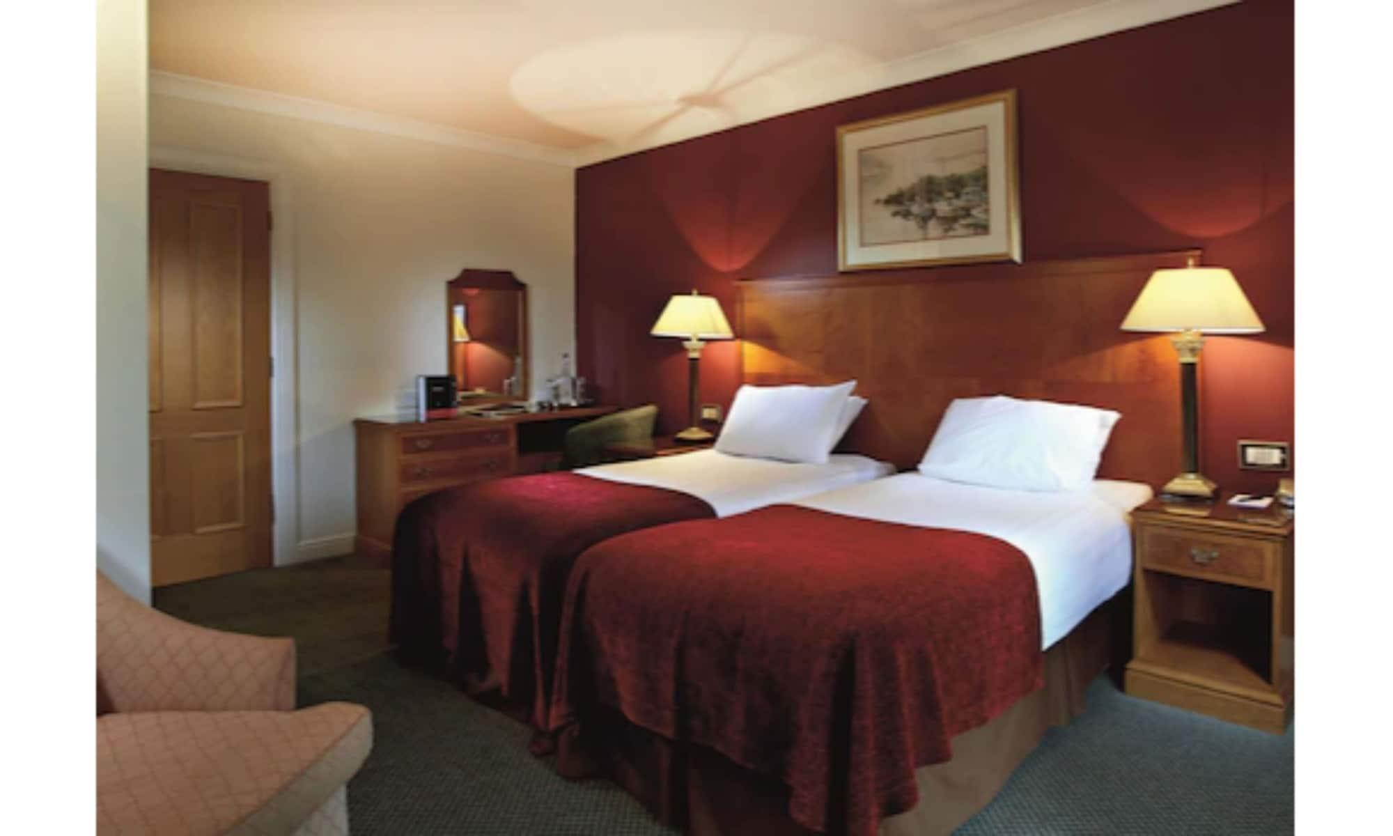 Macdonald Elmers Court Hotel Лимингтън Екстериор снимка