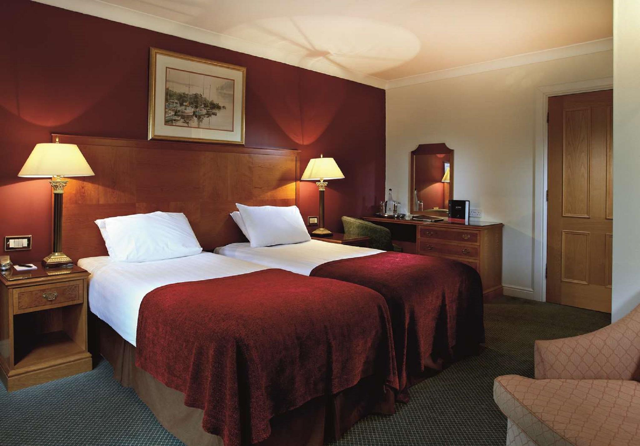 Macdonald Elmers Court Hotel Лимингтън Екстериор снимка