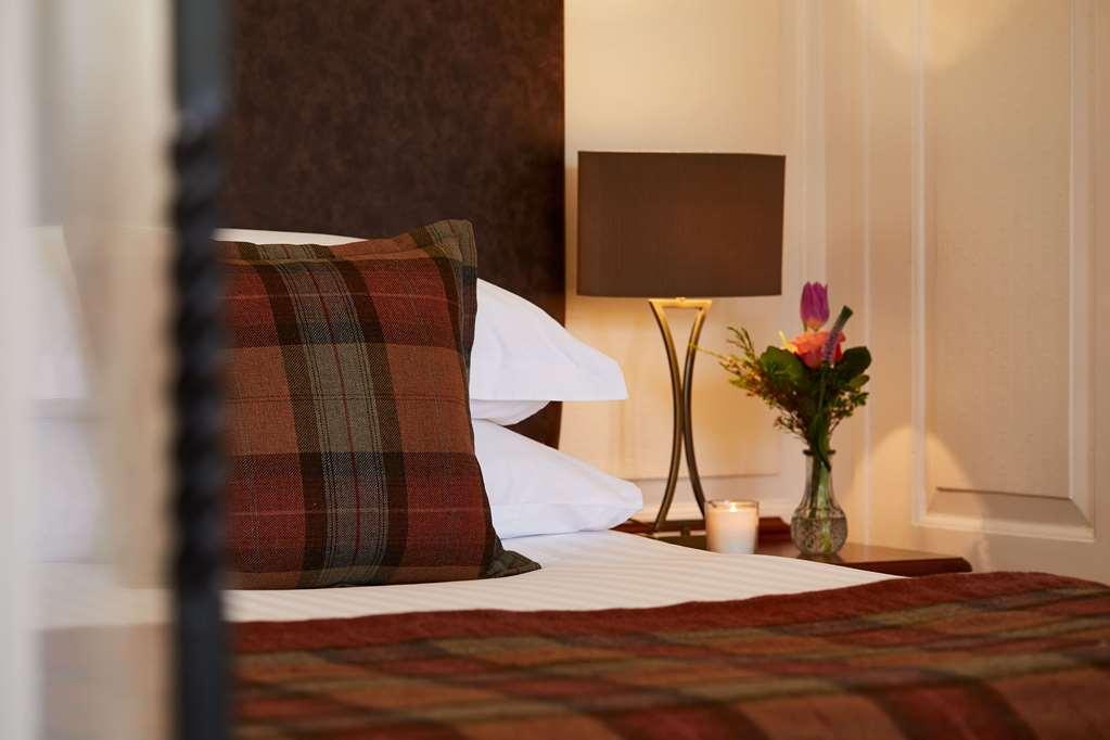 Macdonald Elmers Court Hotel Лимингтън Стая снимка