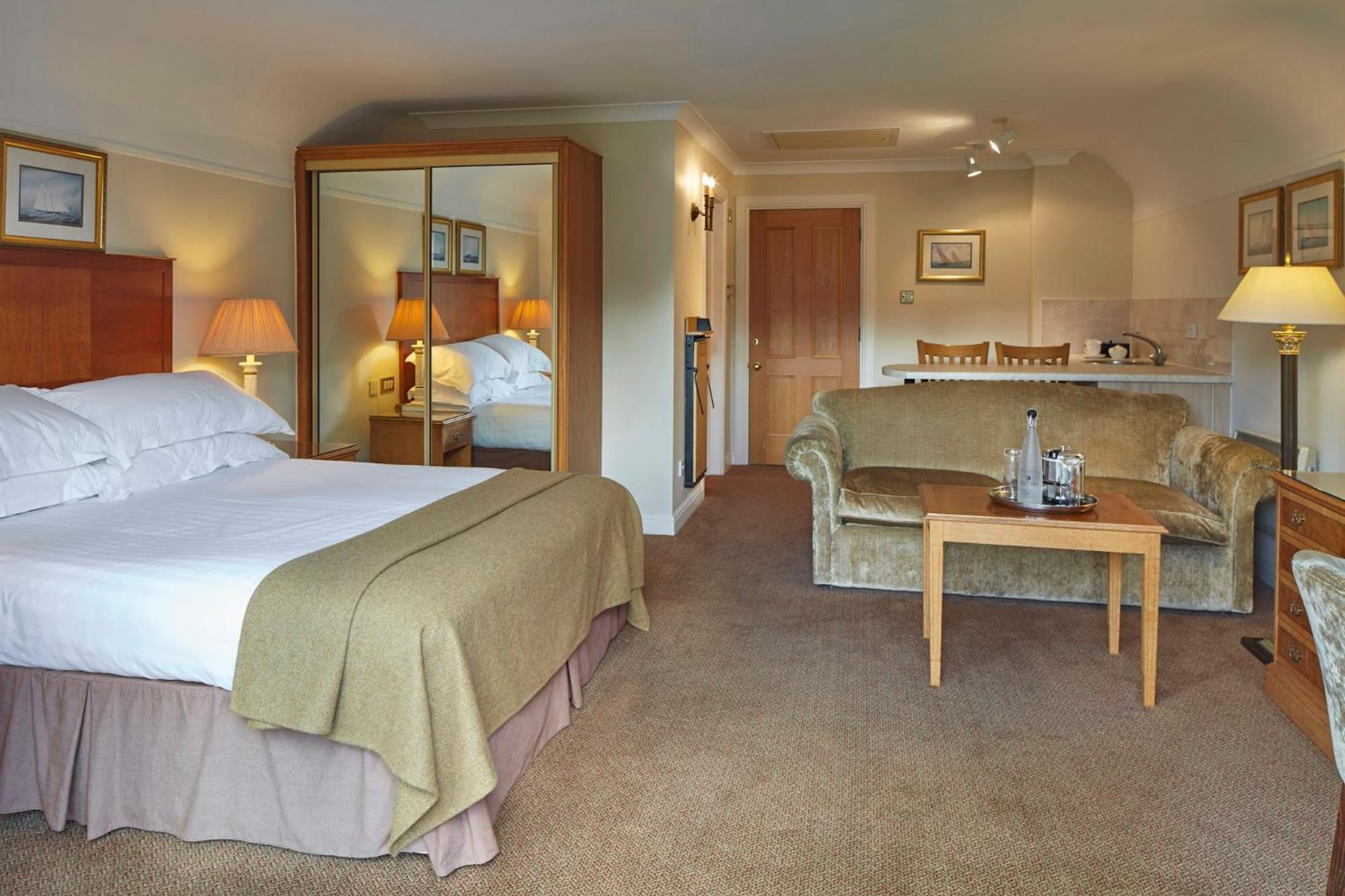 Macdonald Elmers Court Hotel Лимингтън Екстериор снимка